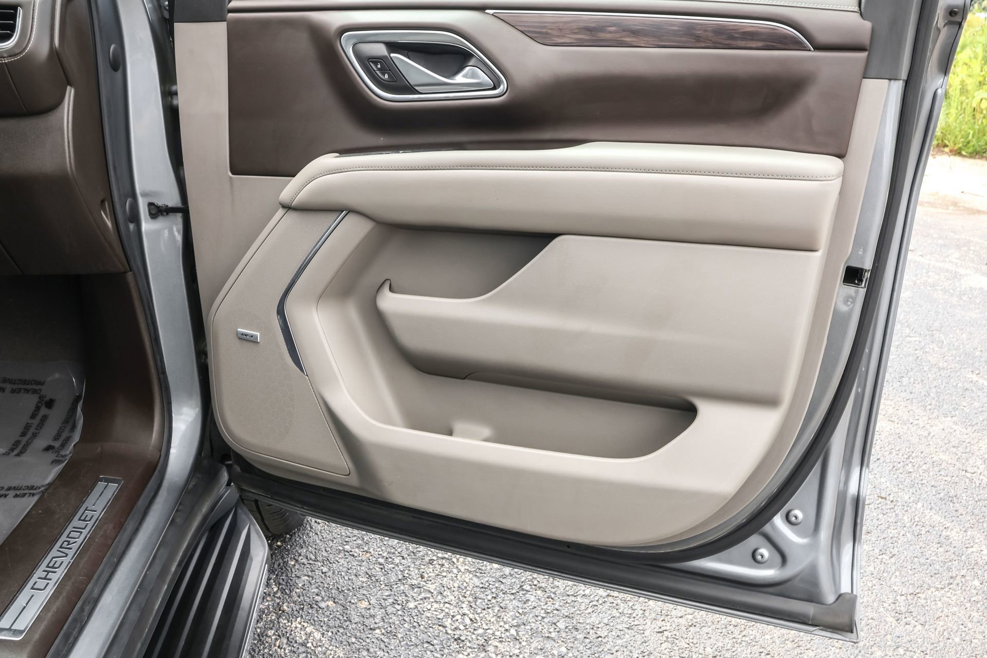 Used 2022 Chevrolet Tahoe LT w/ Luxury Package AWD/4WD image 46