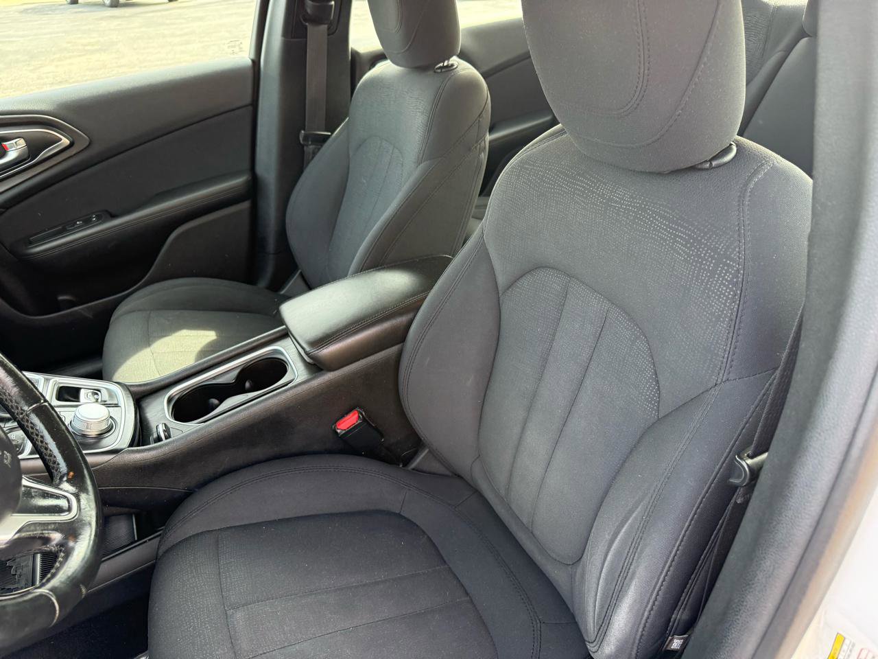 Used 2016 Chrysler 200 Limited w/ Convenience Group image 10
