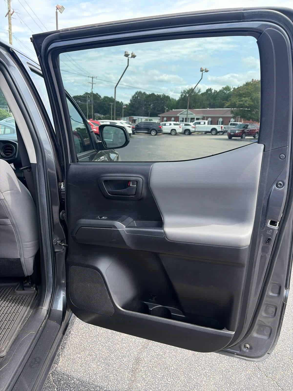 Used 2023 Toyota Tacoma SR AWD/4WD image 19