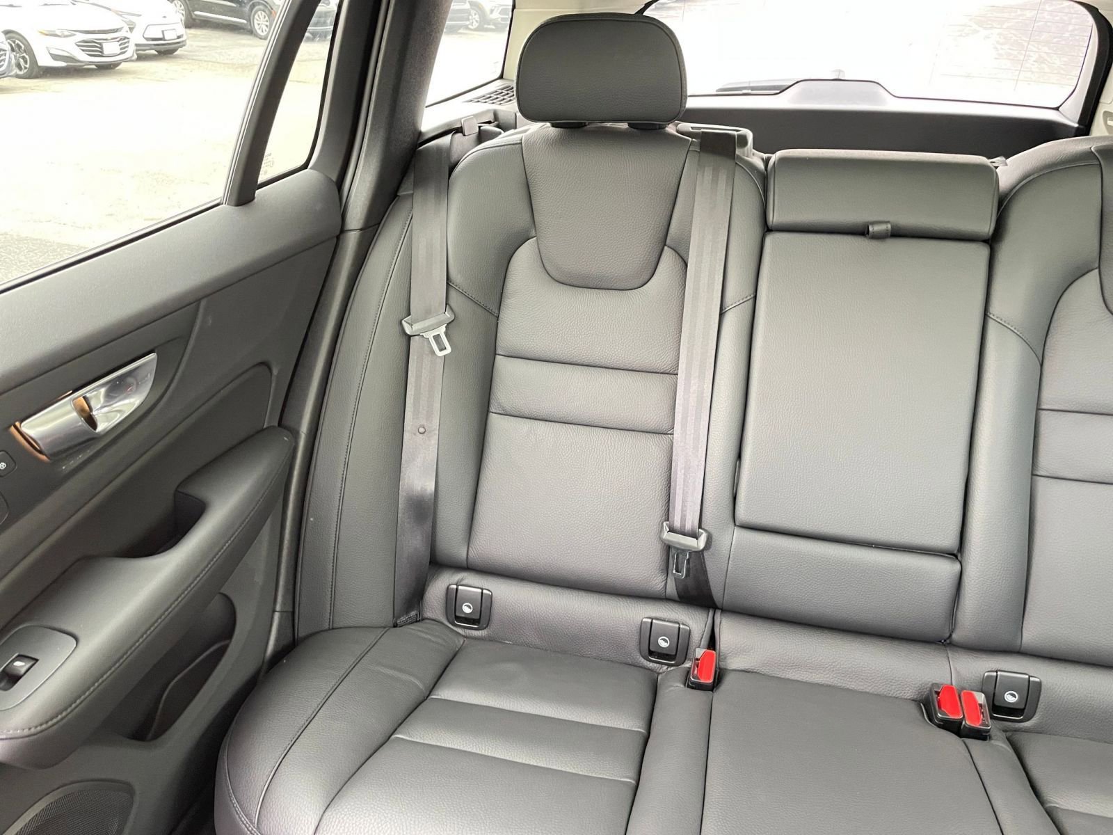 Used 2025 Volvo V60 B5 Cross Country Plus image 39