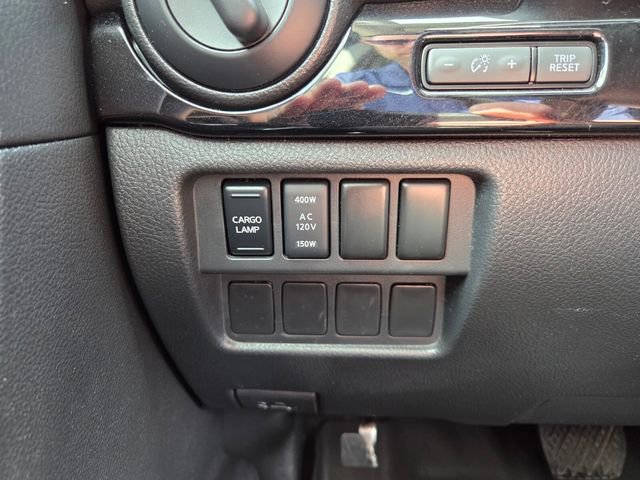 Used 2021 Nissan Titan SV w/ SV Convenience Package image 23