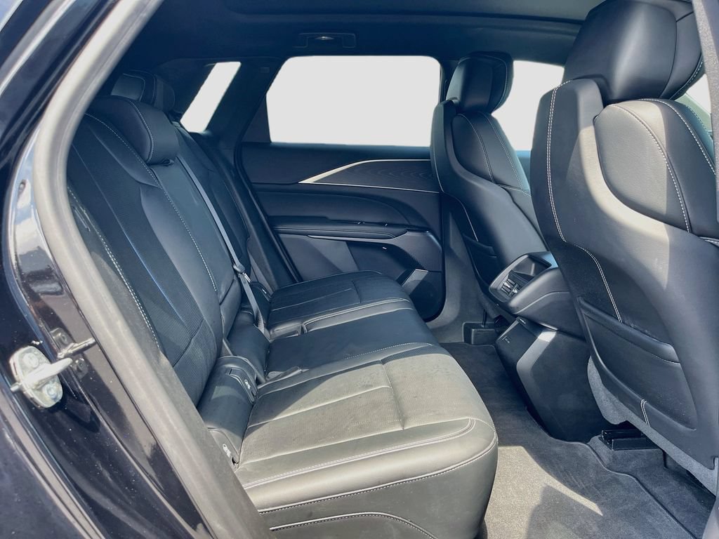 Used 2025 Cadillac Lyriq Luxury AWD/4WD image 29