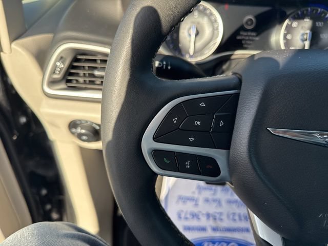 Used 2024 Chrysler Pacifica Touring-L FWD image 21