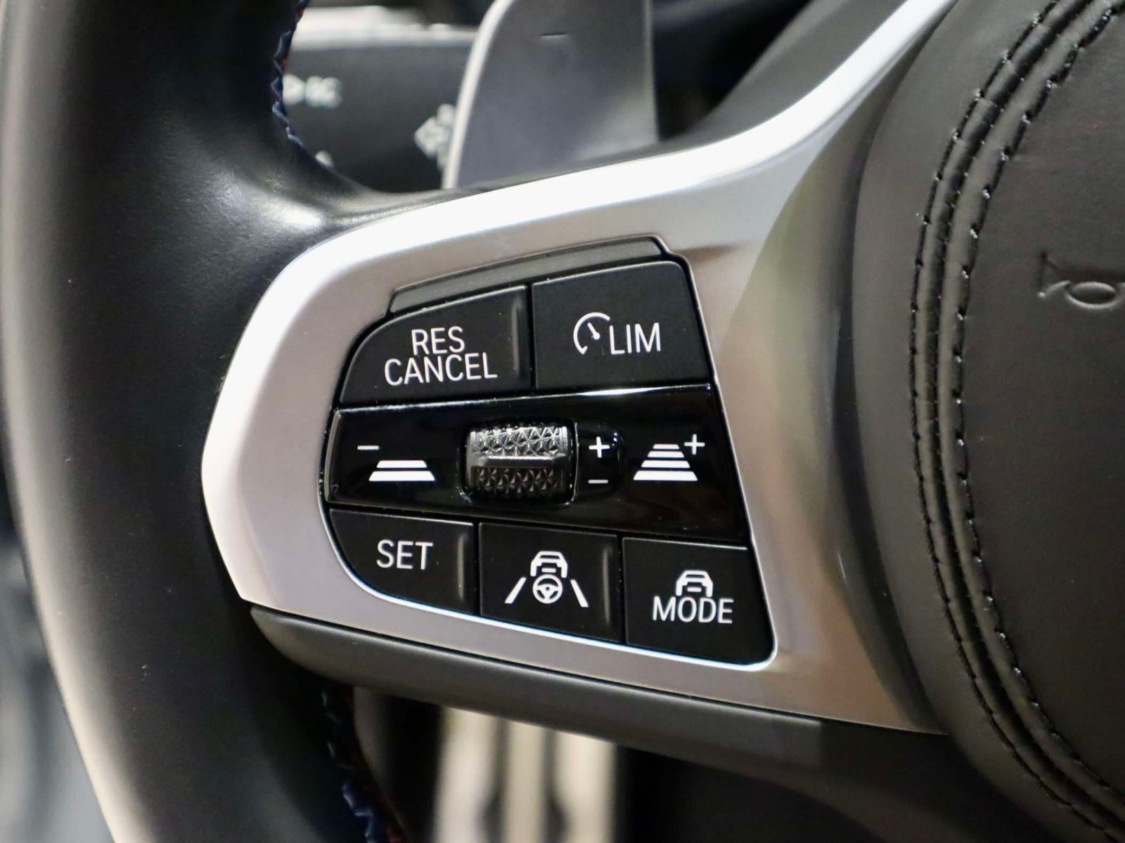 Used 2024 BMW X4 M40i AWD/4WD image 30