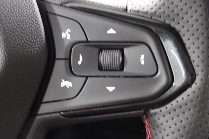 New 2026 Chevrolet Trax RS w/ Sunroof Package FWD image 35