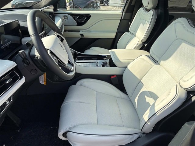 New 2025 Lincoln Aviator Black Label w/ Jet Appearance Package image 25