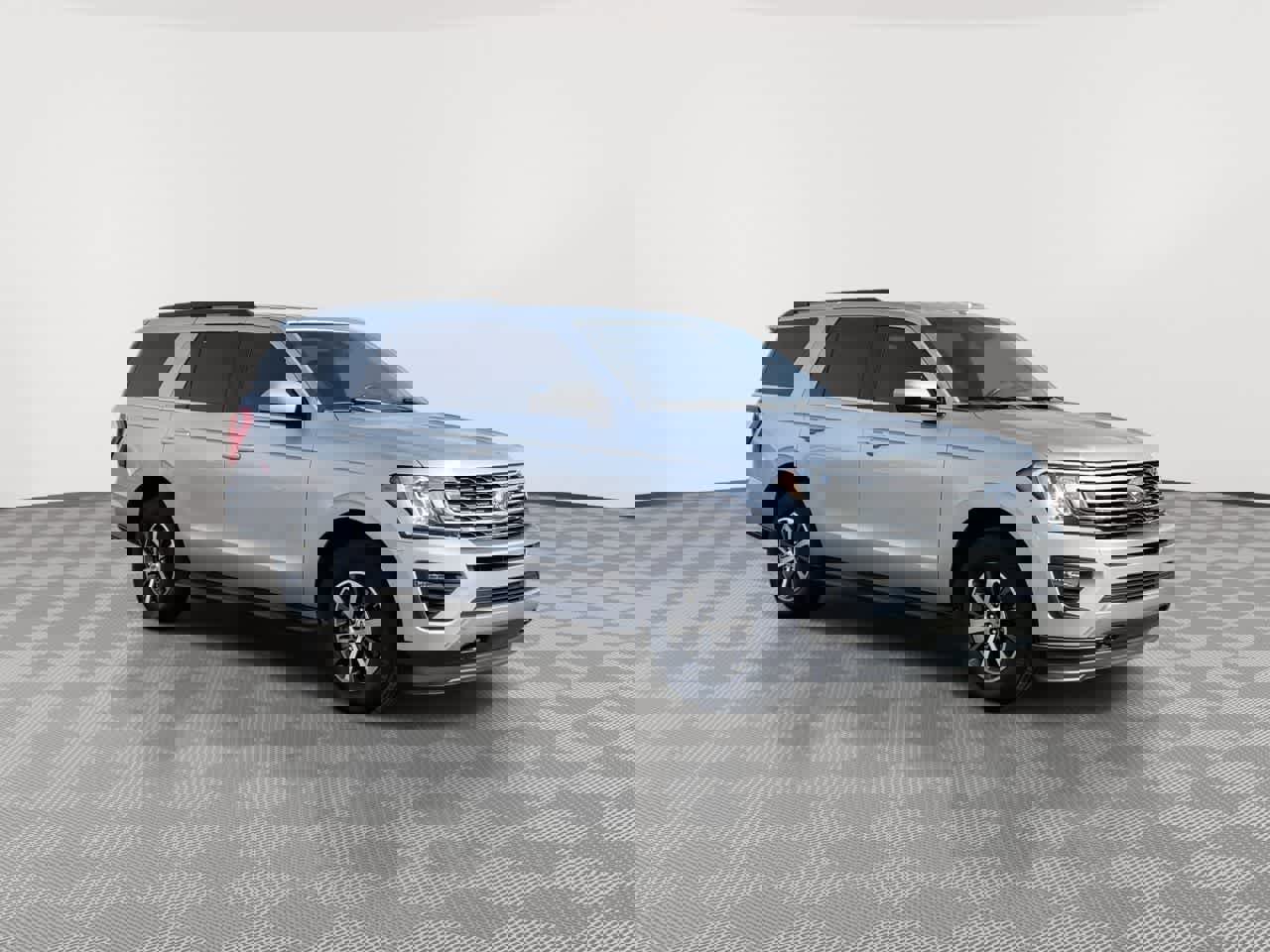 Used 2019 Ford Expedition XLT image 2