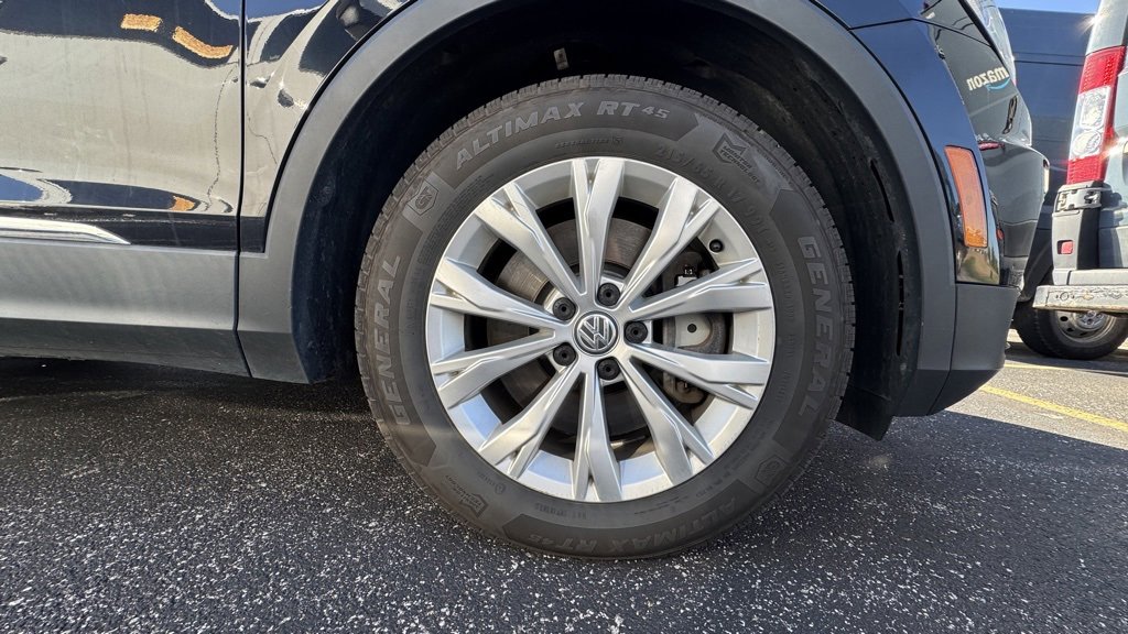 Used 2018 Volkswagen Tiguan SE image 37