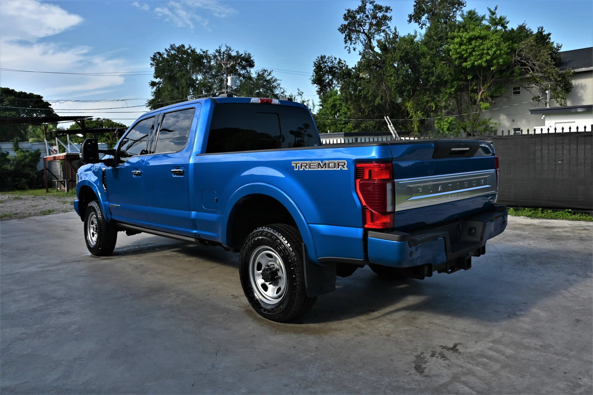 Used 2021 Ford F250 Platinum w/ Tremor Off-Road Package AWD/4WD image 4