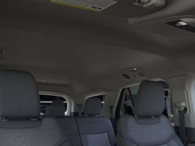 Used 2025 Ford Explorer Active AWD/4WD image 15