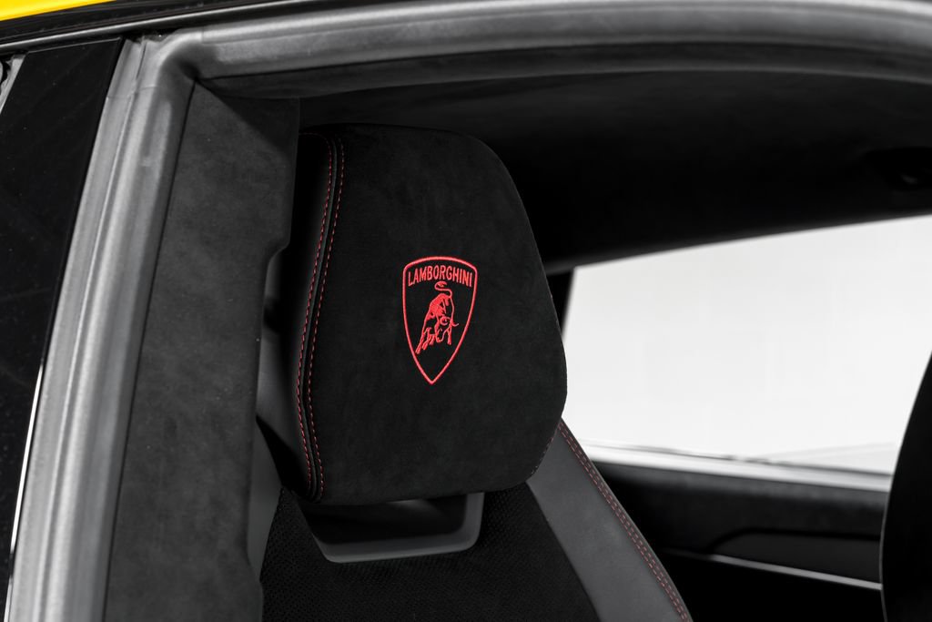 Used 2023 Lamborghini Urus Performante AWD/4WD image 42