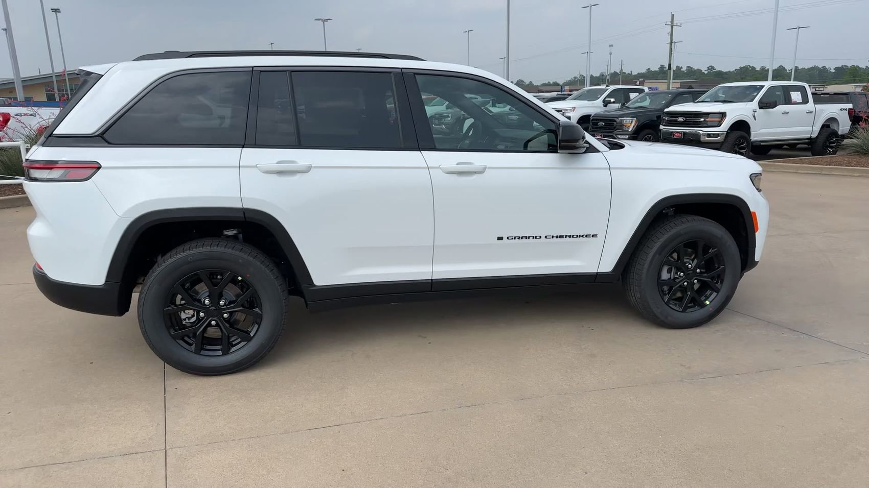 New 2026 Jeep Grand Cherokee Altitude AWD/4WD image 9