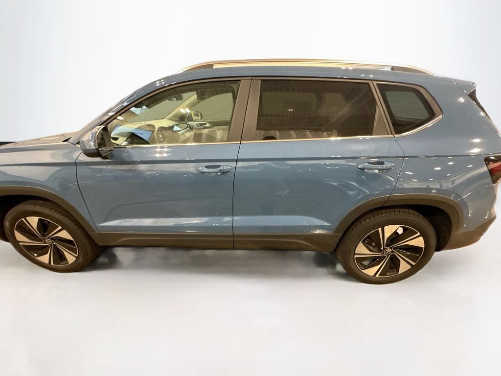 Used 2025 Volkswagen Taos SE AWD/4WD image 8