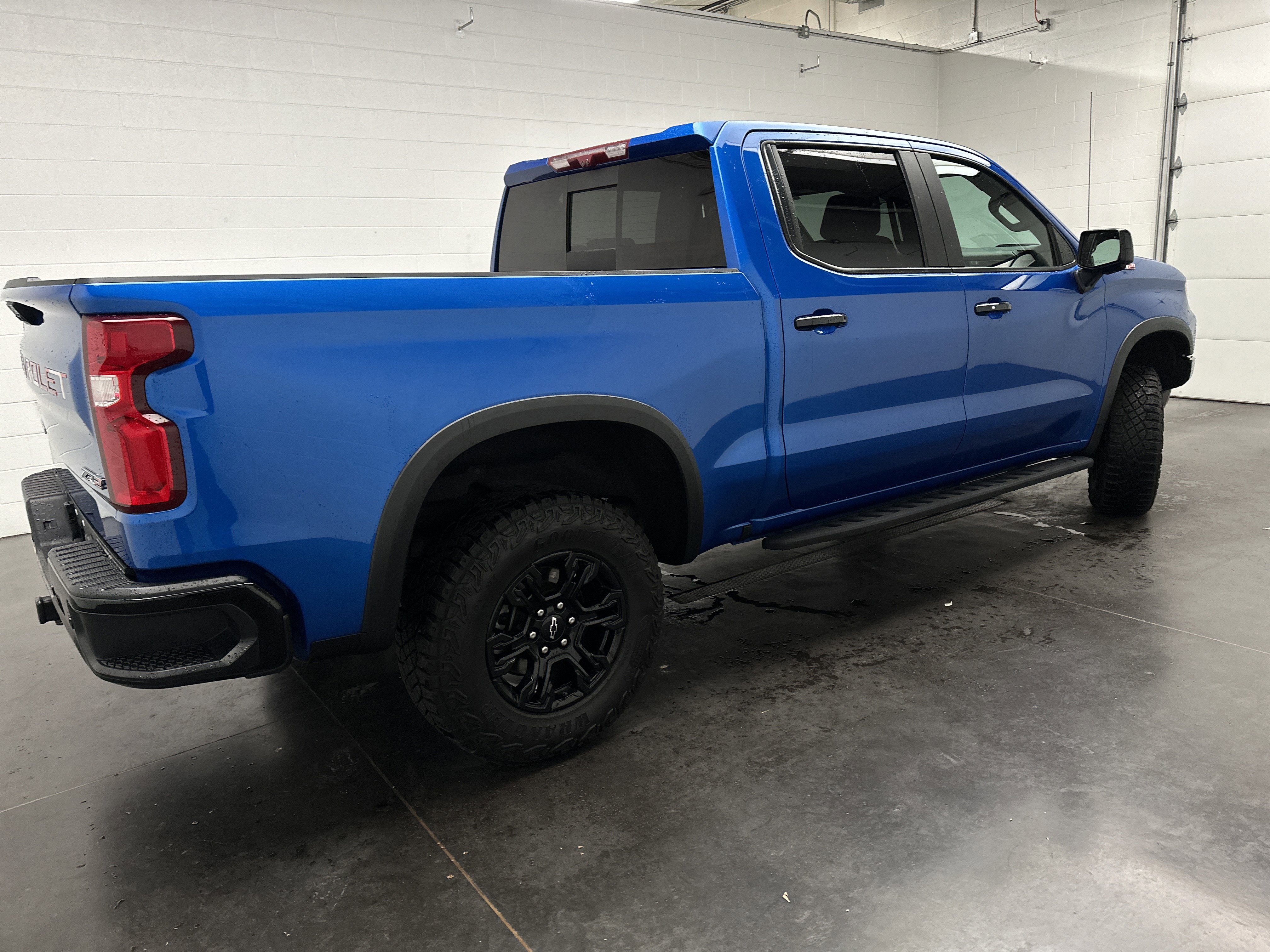 Used 2022 Chevrolet Silverado 1500 ZR2 w/ Technology Package image 10