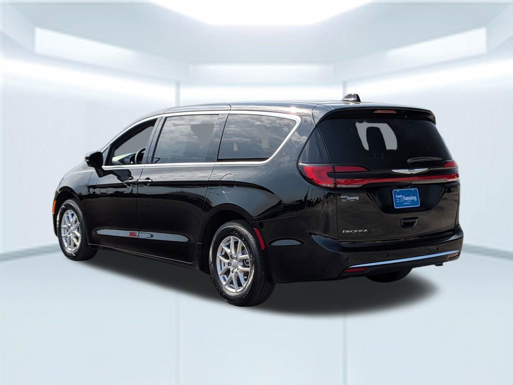 New 2026 Chrysler Pacifica Select image 2