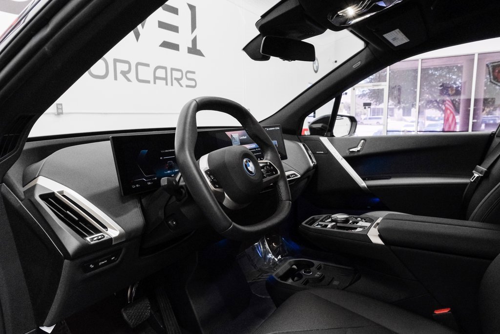 Used 2025 BMW iX xDrive50 image 3