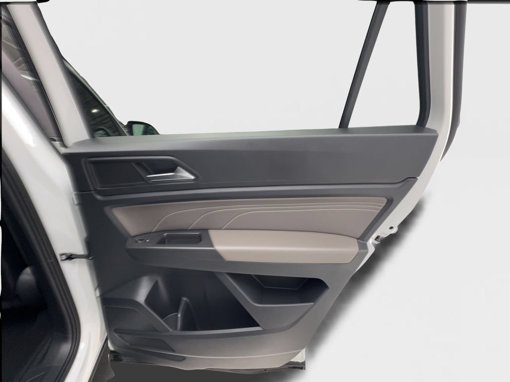 Used 2023 Volkswagen Atlas Cross Sport SE w/ Panoramic Sunroof Package FWD image 32