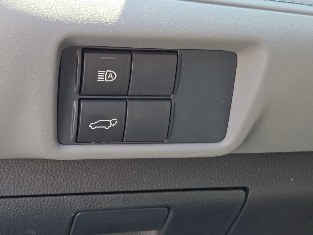Used 2021 Toyota Highlander XLE AWD/4WD image 28