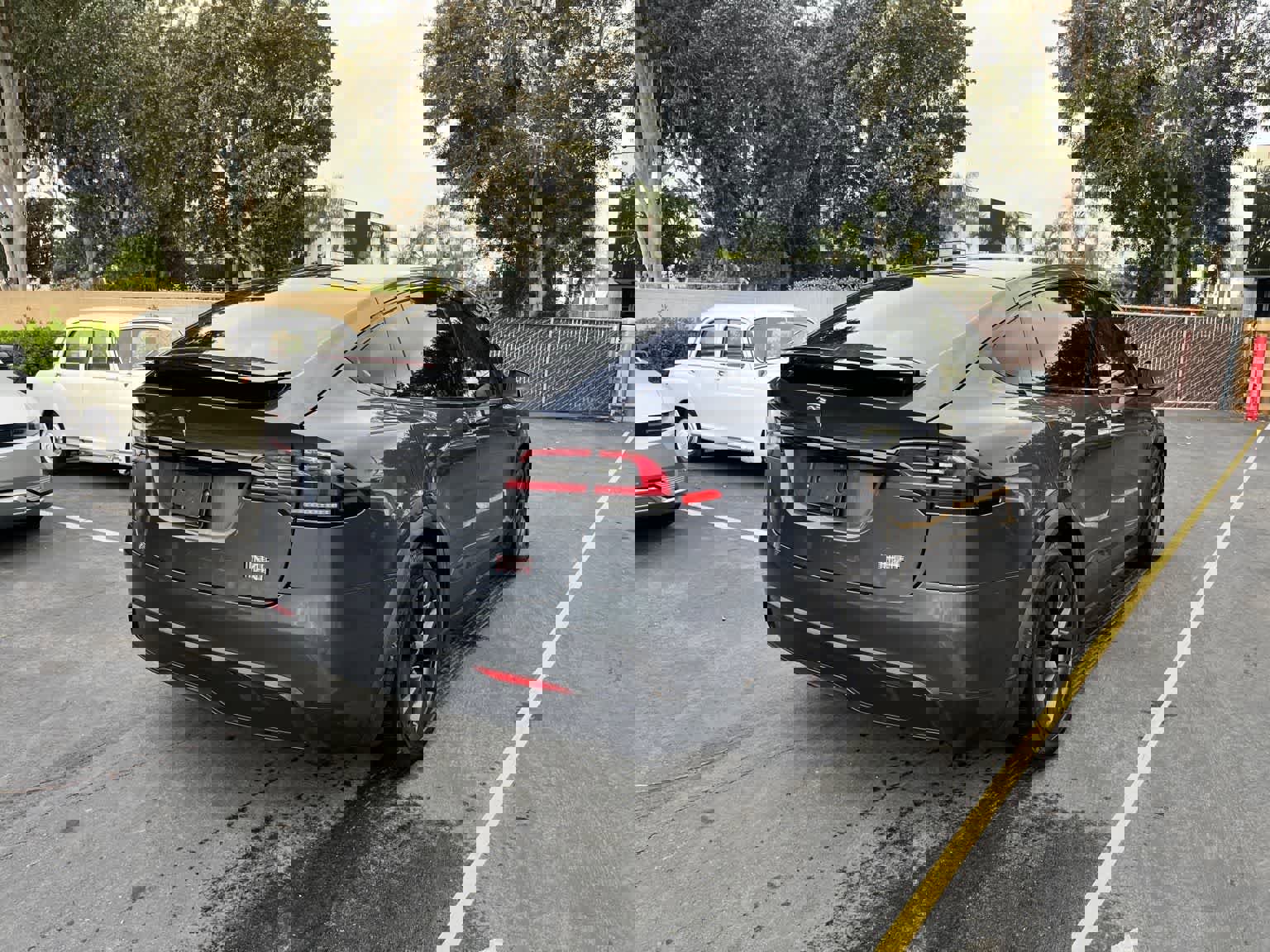 Used 2022 Tesla Model X Plaid image 3