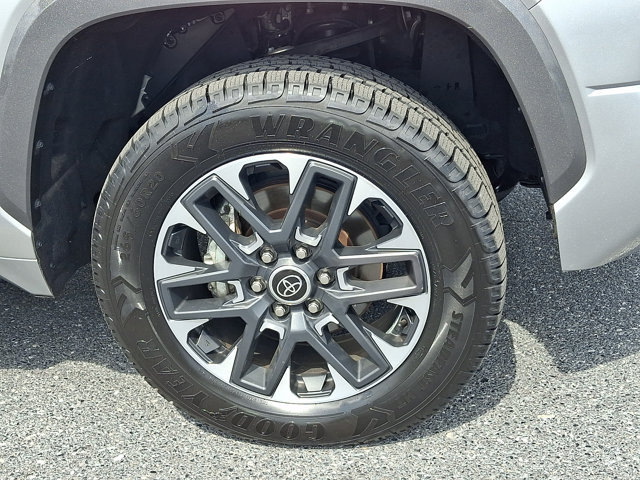 Used 2024 Toyota Tundra Limited AWD/4WD image 8