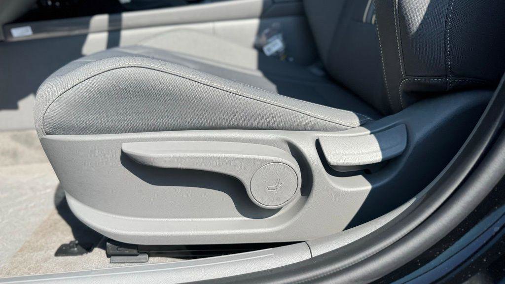 New 2026 Hyundai Elantra Sport FWD image 16