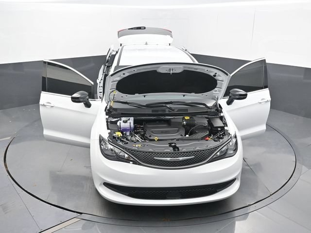 New 2025 Chrysler Voyager LX FWD image 69