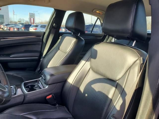 Used 2018 Chrysler 300 Limited image 22