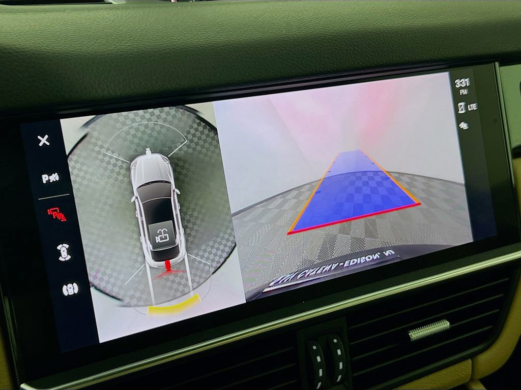 Certified 2023 Porsche Cayenne Platinum Edition image 17