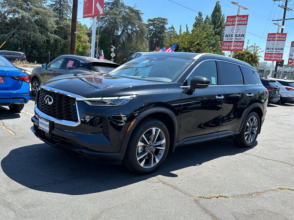 Used 2023 INFINITI QX60 Luxe w/ Cargo Package FWD image 2