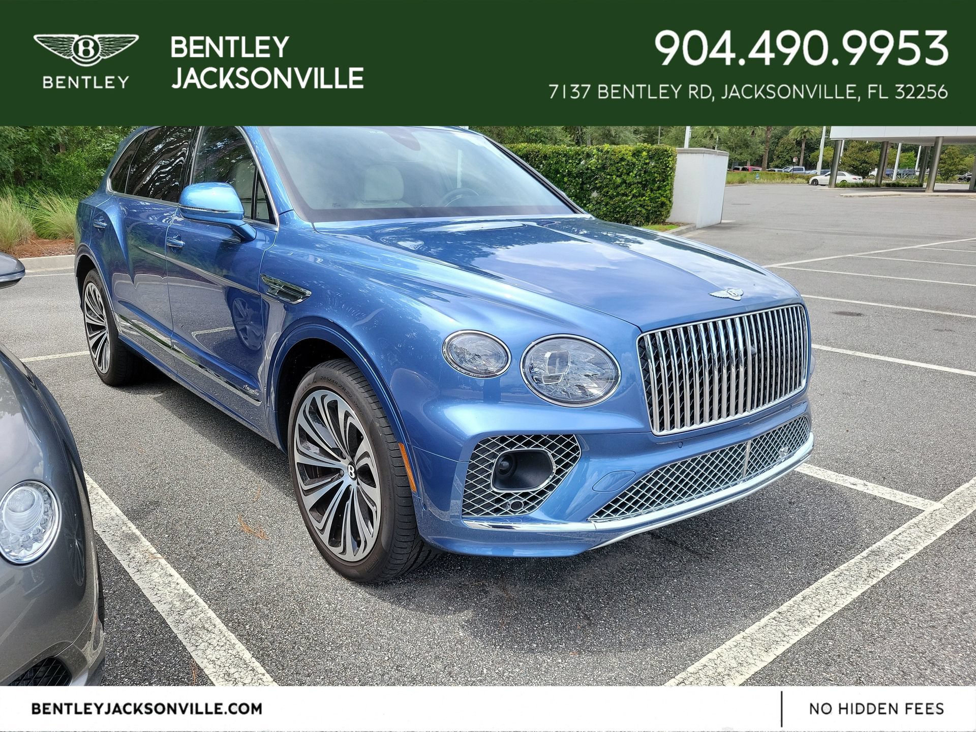 Used 2023 Bentley Bentayga Extended Wheelbase AWD/4WD image 1