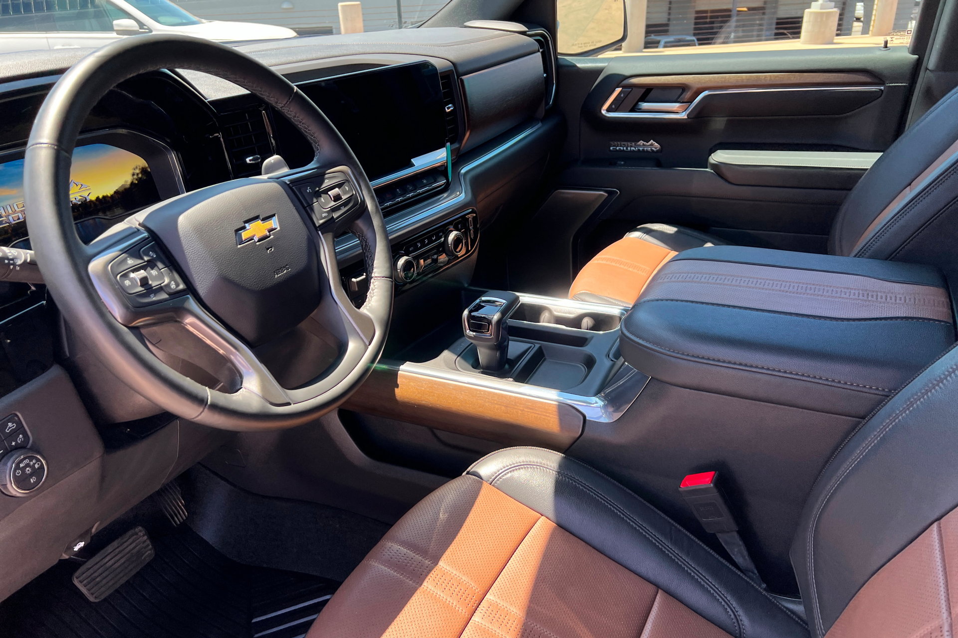 Used 2024 Chevrolet Silverado 1500 High Country w/ Technology Package AWD/4WD image 16