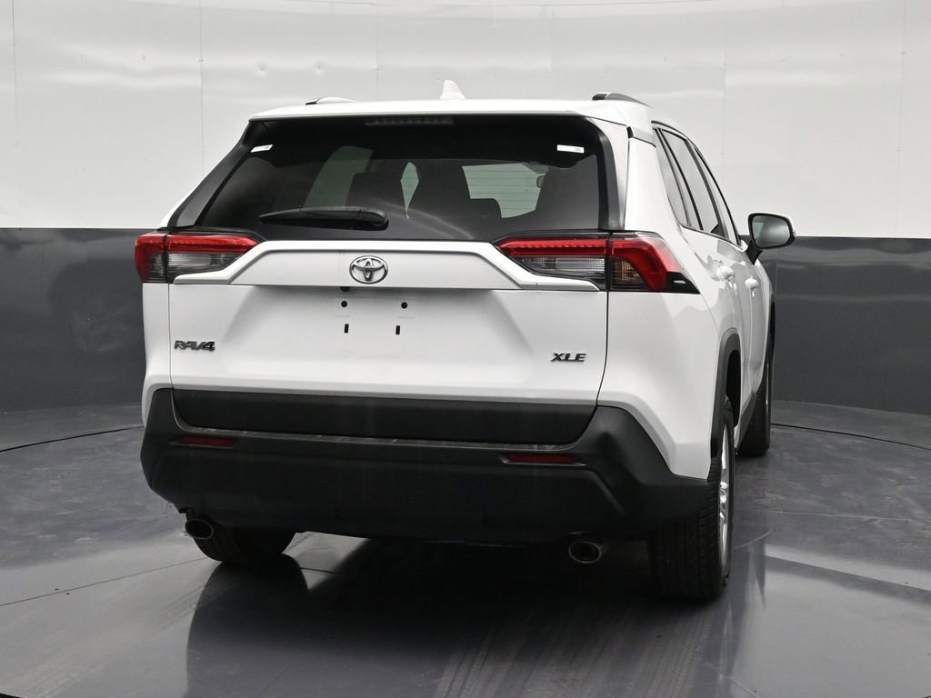 Used 2021 Toyota RAV4 XLE w/ Convenience Package image 2