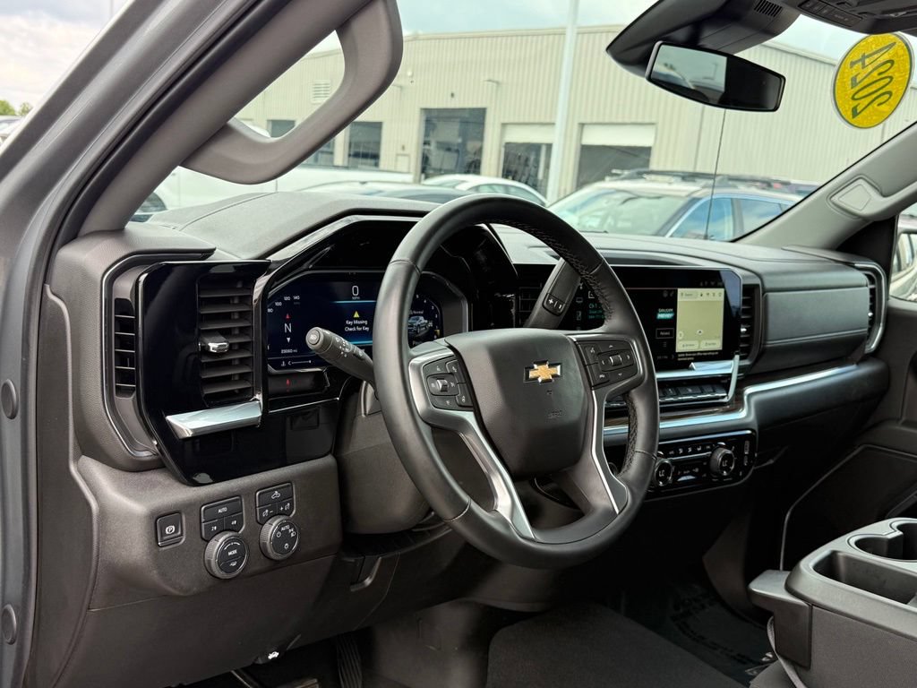 Used 2024 Chevrolet Silverado 1500 LT AWD/4WD image 4