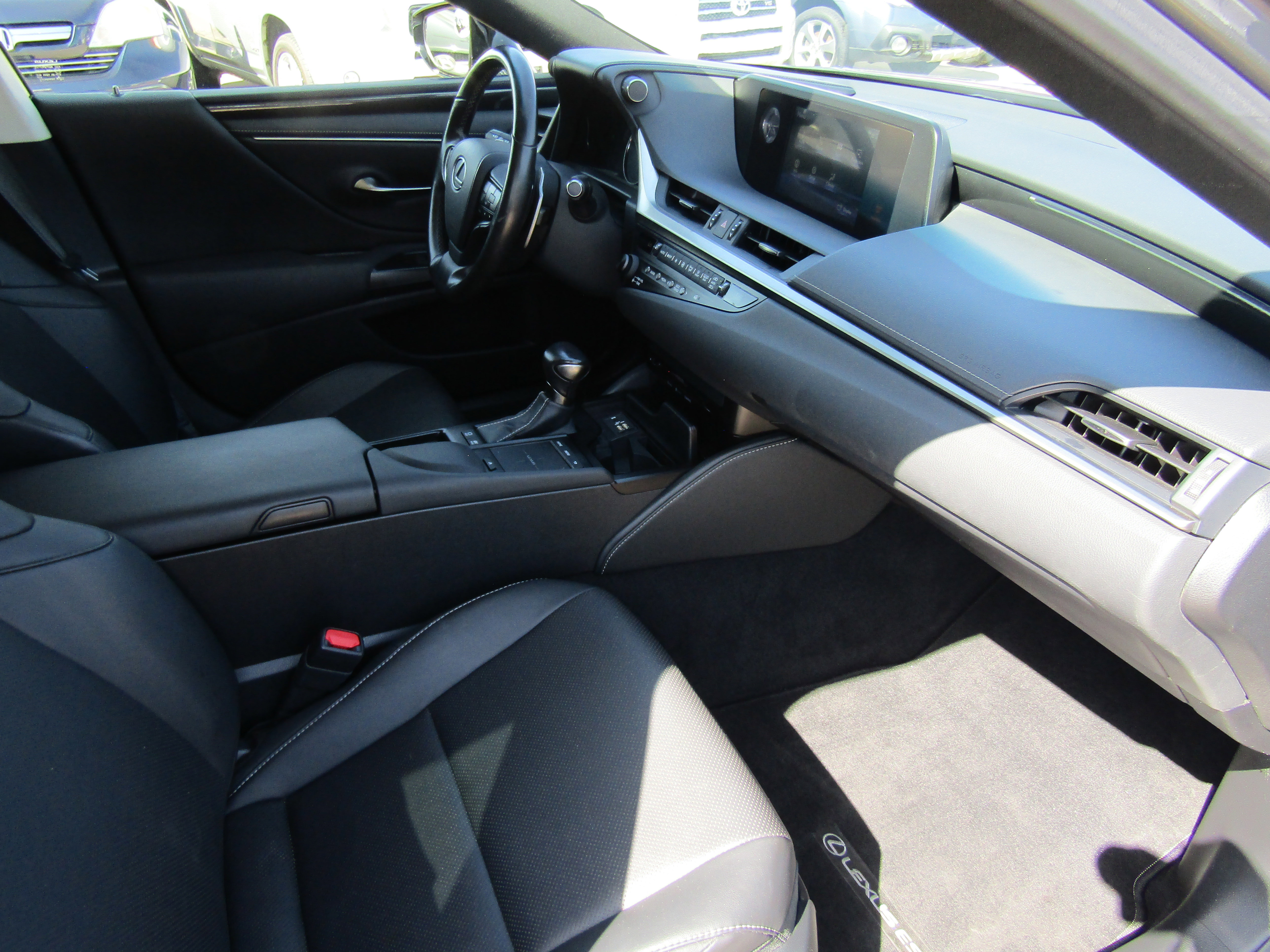 Used 2019 Lexus ES 300h FWD image 35