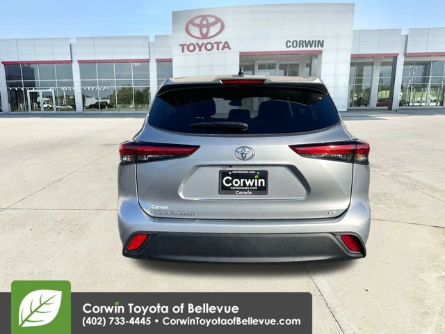 Used 2023 Toyota Highlander LE image 7