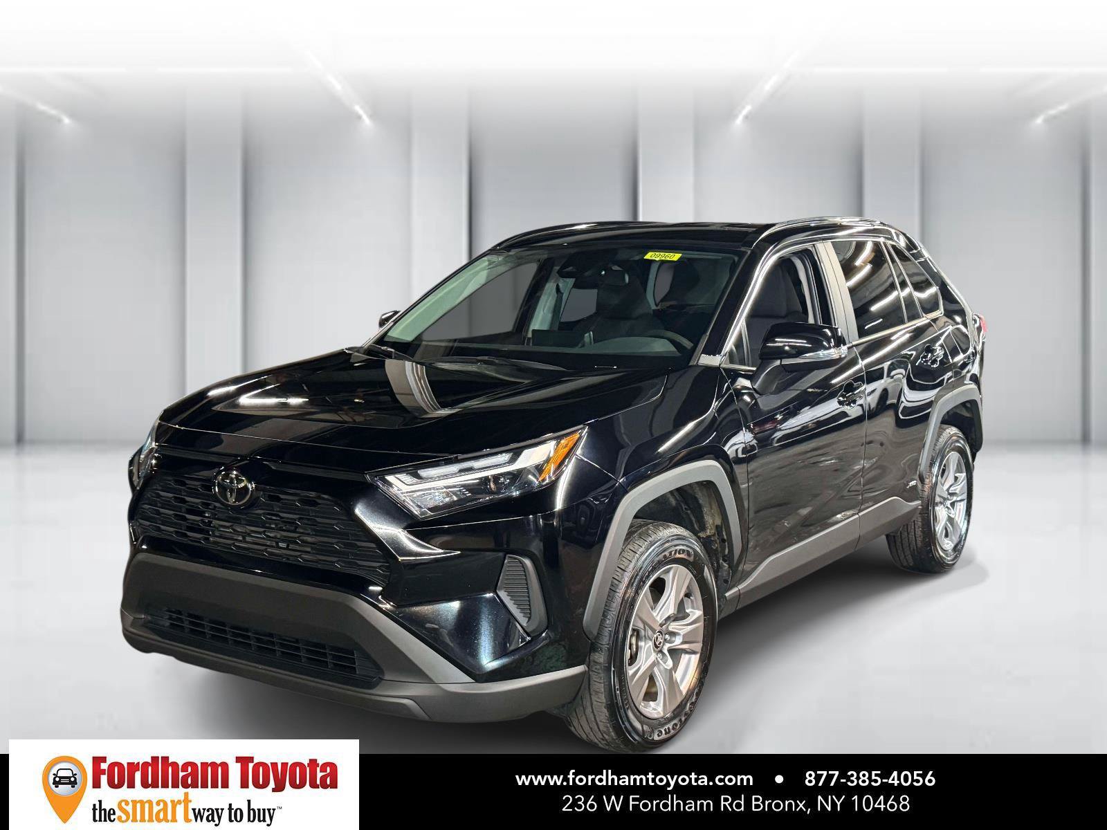 Used 2025 Toyota RAV4 XLE AWD/4WD image 4