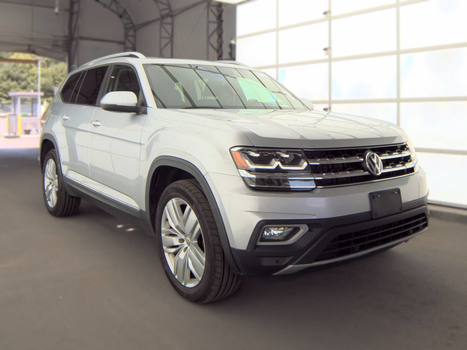 Used 2019 Volkswagen Atlas SEL AWD/4WD image 2