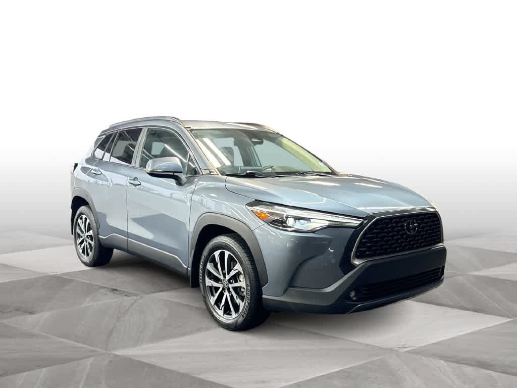 Used 2023 Toyota Corolla Cross XLE FWD image 2