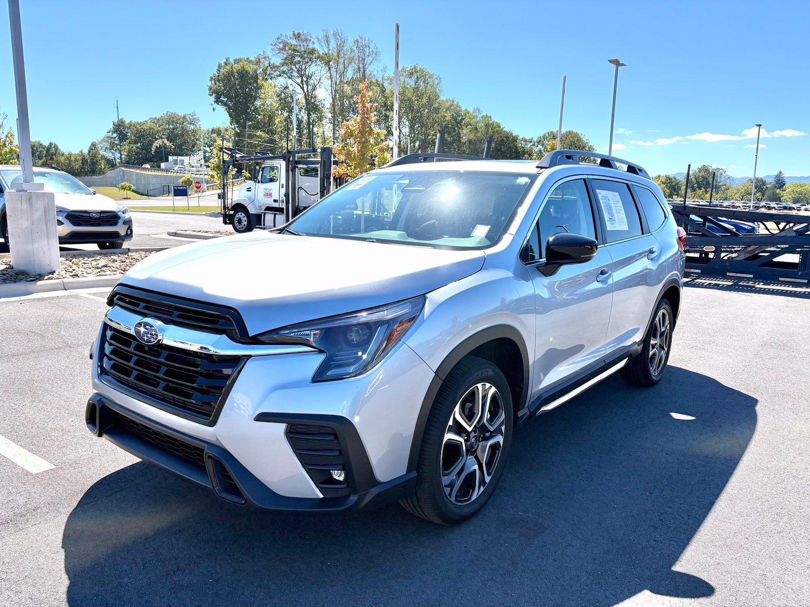 Used 2025 Subaru Ascent Limited w/ Popular Package #2 AWD/4WD image 3