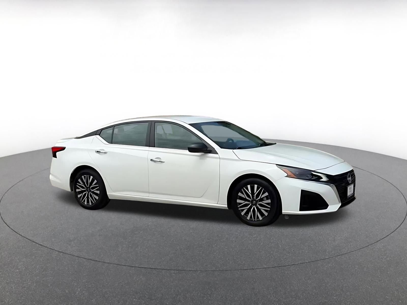 Used 2025 Nissan Altima 2.5 SV FWD video 2