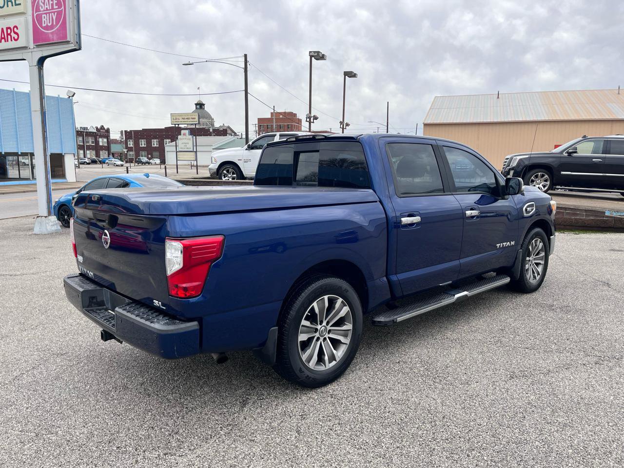Used 2017 Nissan Titan SL image 3