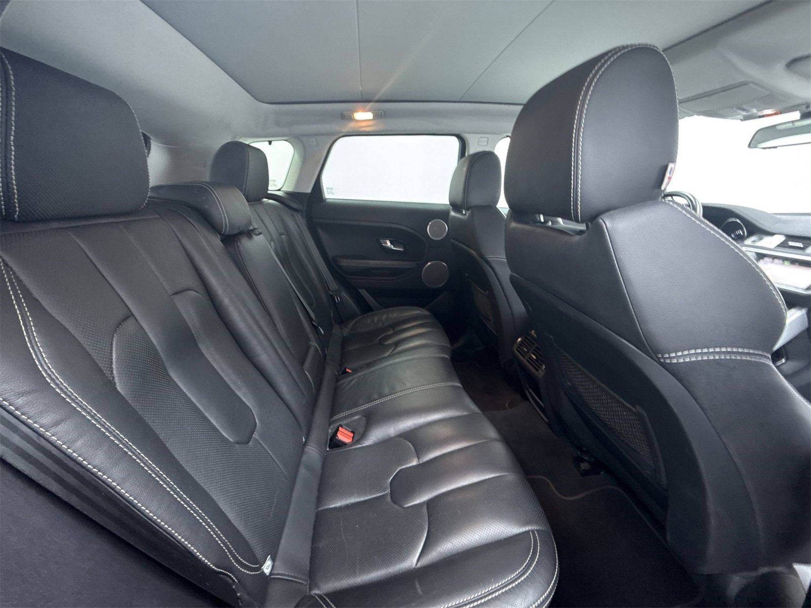 Used 2015 Land Rover Range Rover Evoque Dynamic image 29