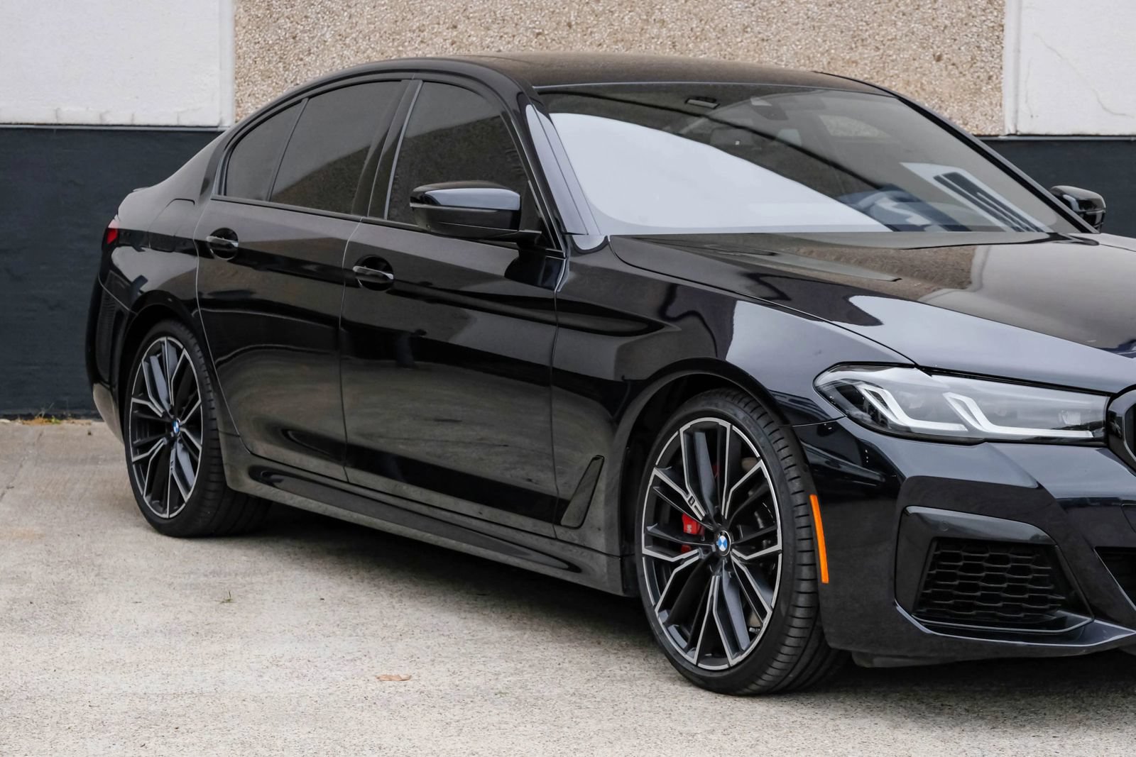 Used 2023 BMW M550i xDrive w/ Executive Package AWD/4WD image 9