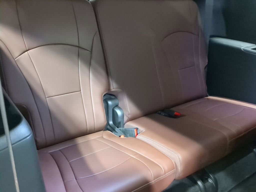 Used 2021 Buick Enclave Avenir w/ Avenir Technology Package image 37