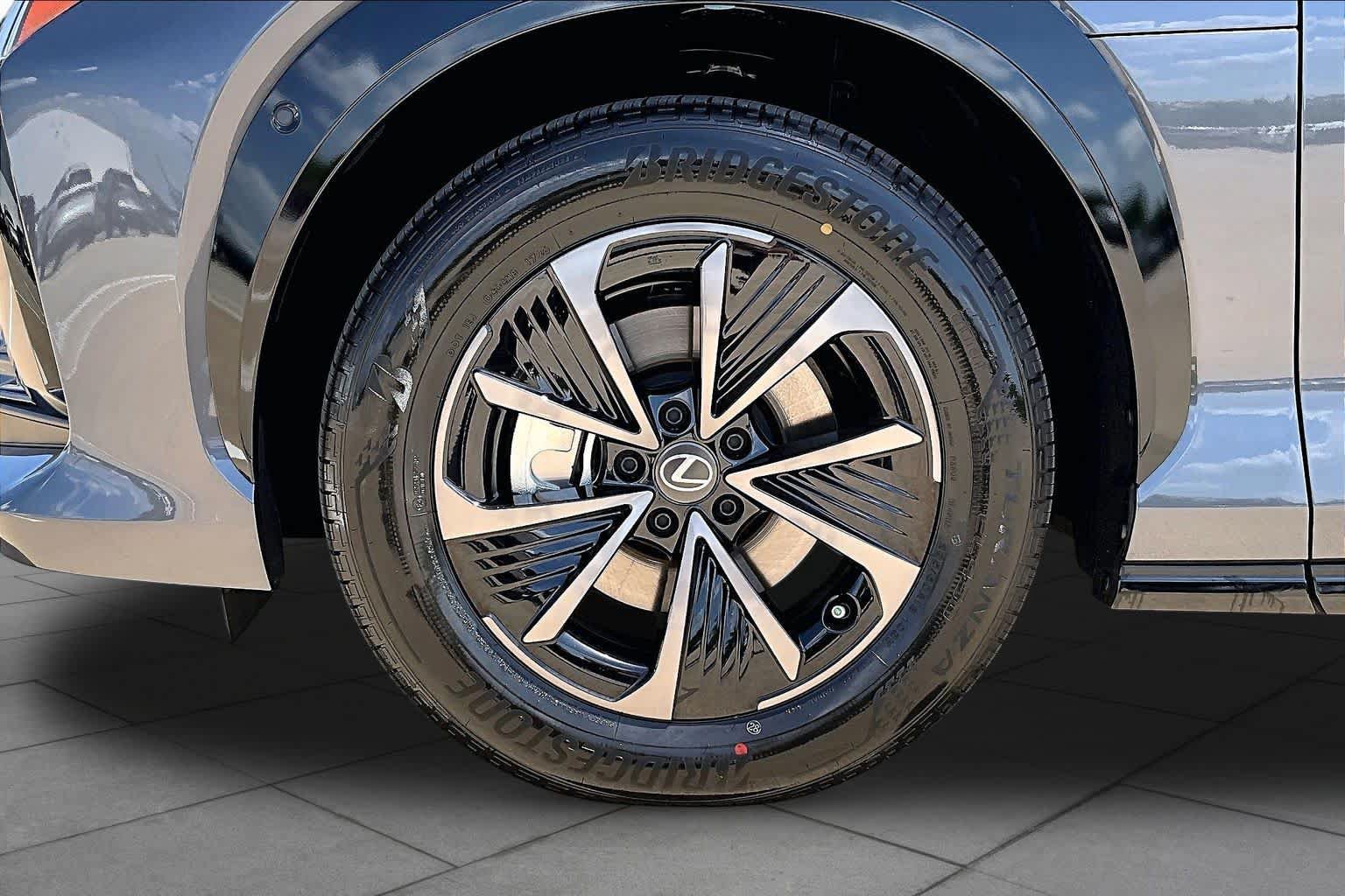 Used 2026 Lexus RZ 350e 2WD w/ Convenience Package image 10
