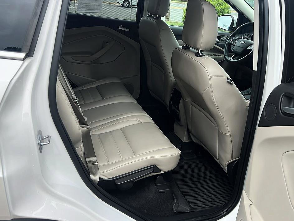 Used 2018 Ford Escape Titanium w/ Ford Safe & Smart Package AWD/4WD image 31