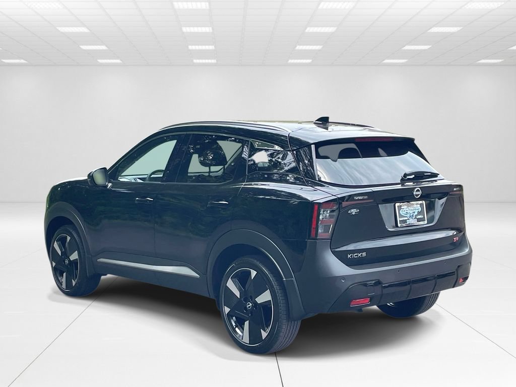 Used 2025 Nissan Kicks SR FWD image 4