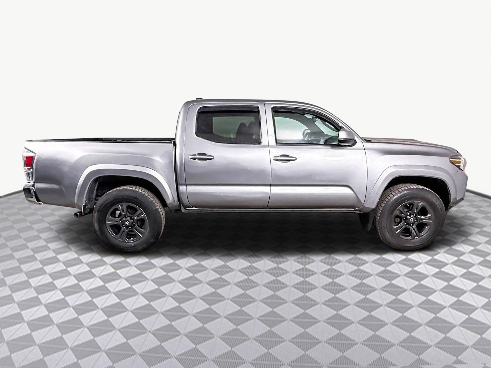 Used 2017 Toyota Tacoma SR image 11
