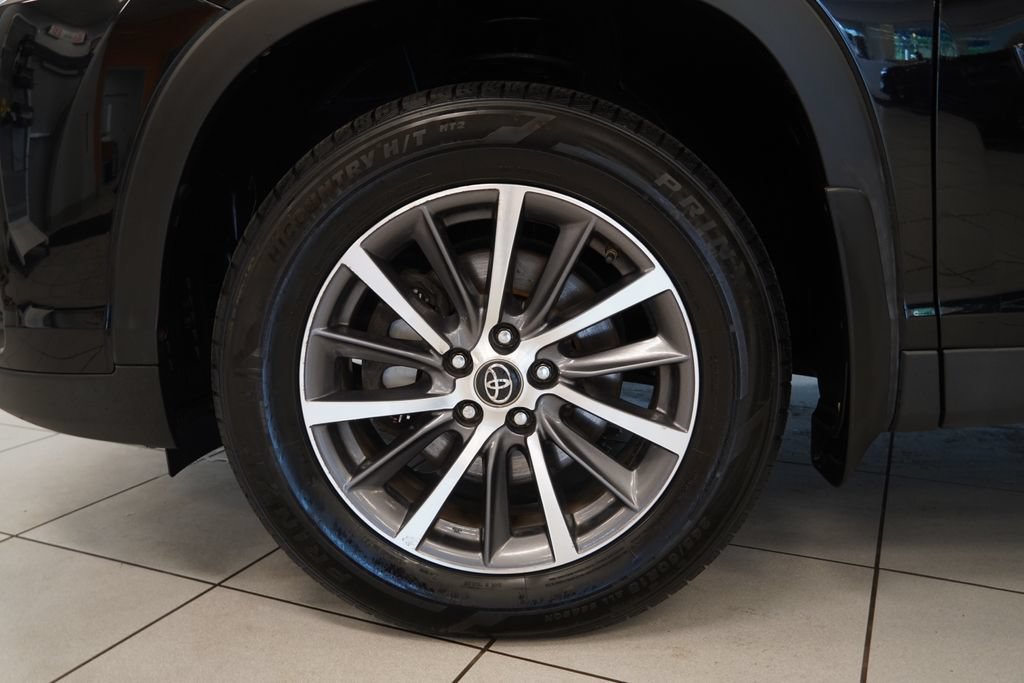 Used 2019 Toyota Highlander XLE AWD/4WD image 18