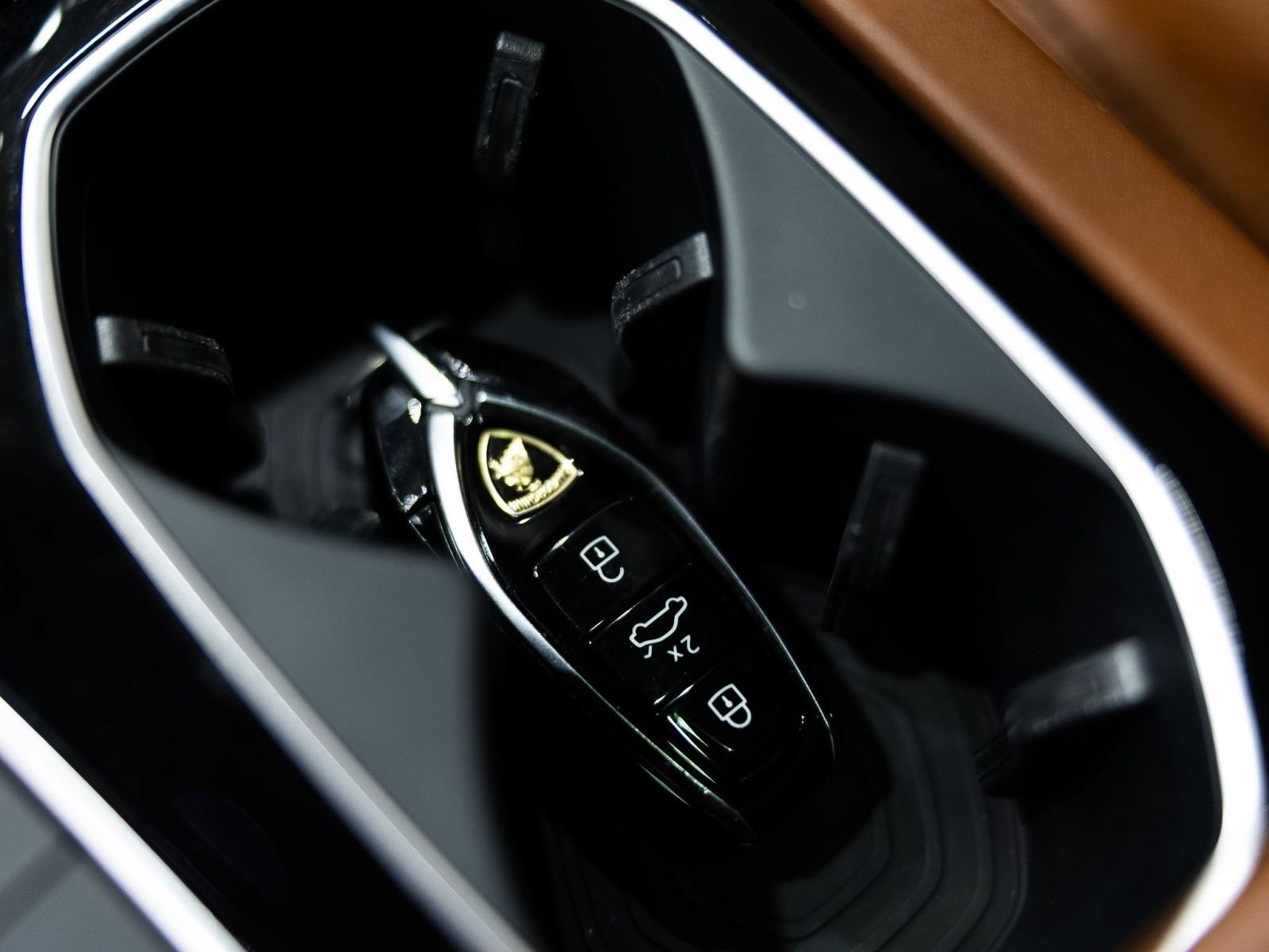 Used 2021 Lamborghini Urus AWD/4WD image 49